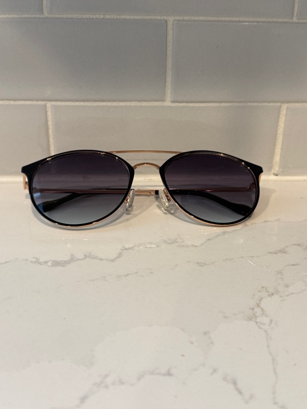 Jessica Simpson Black and Gold Round Gradient Sunglasses - Picture 4 of 4